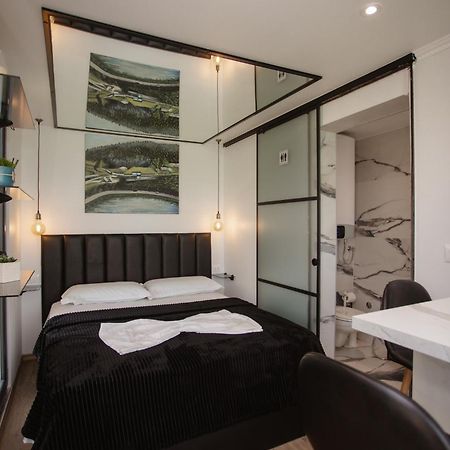 446 Tiny House Shiroke Villa Exteriör bild