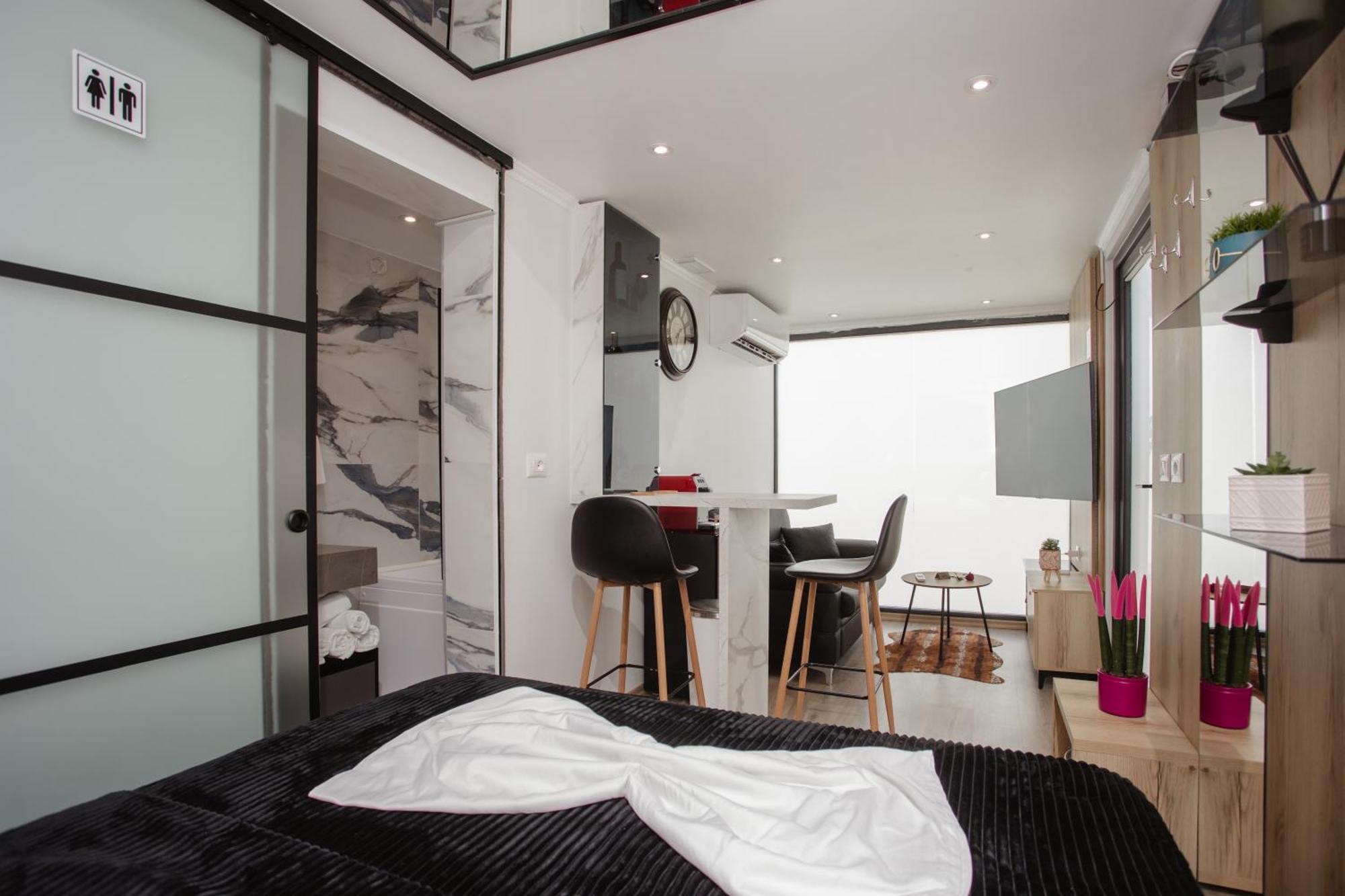 446 Tiny House Shiroke Villa Exteriör bild