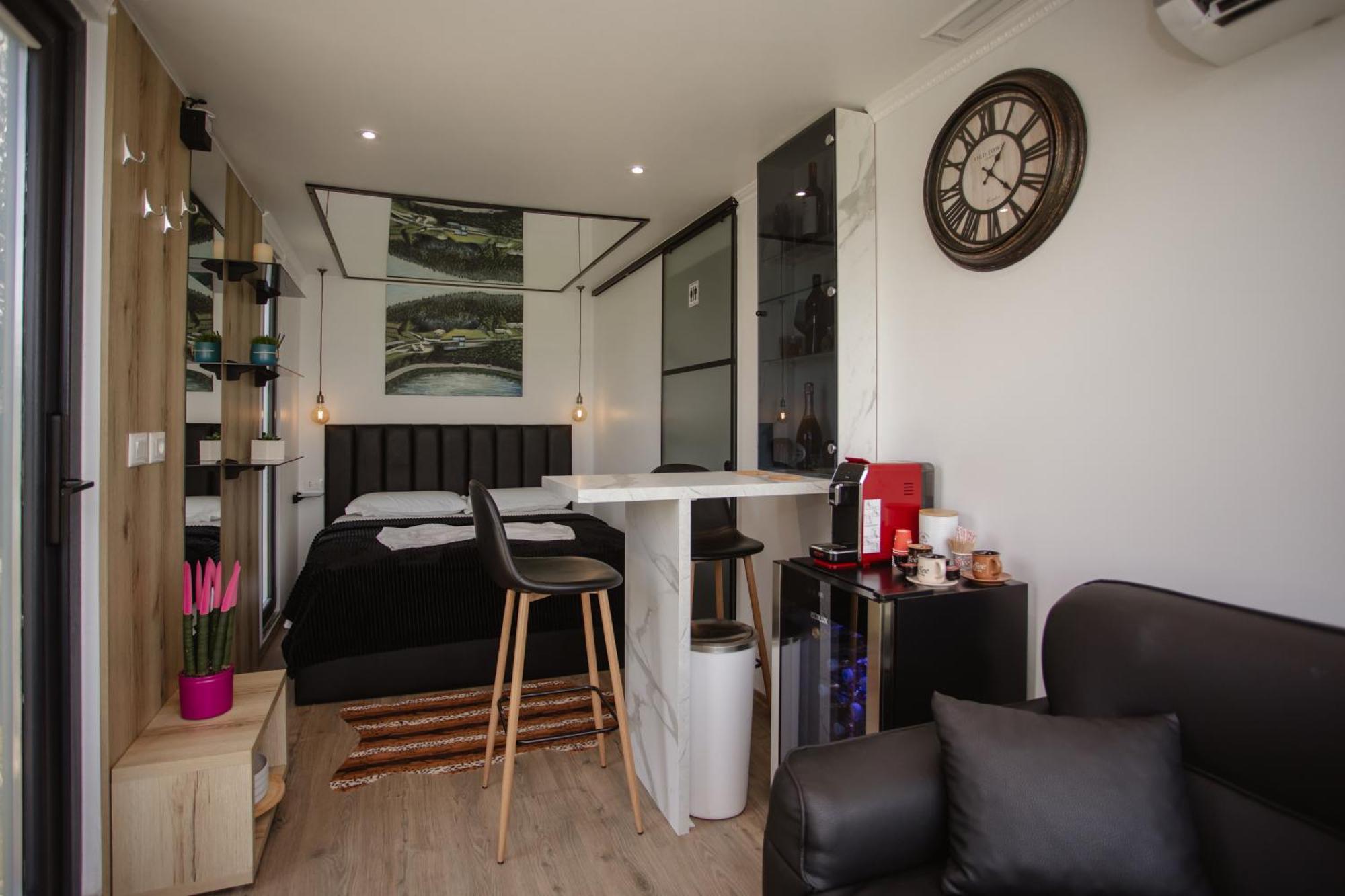 446 Tiny House Shiroke Villa Exteriör bild