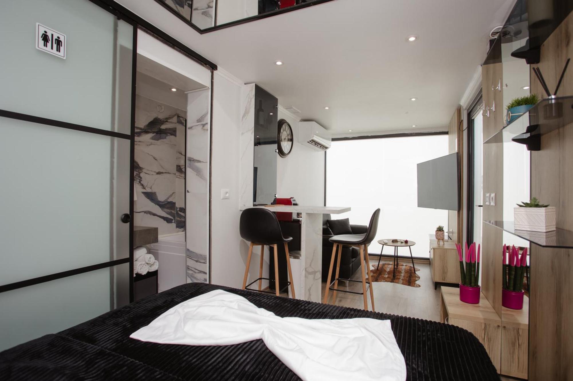 446 Tiny House Shiroke Villa Exteriör bild
