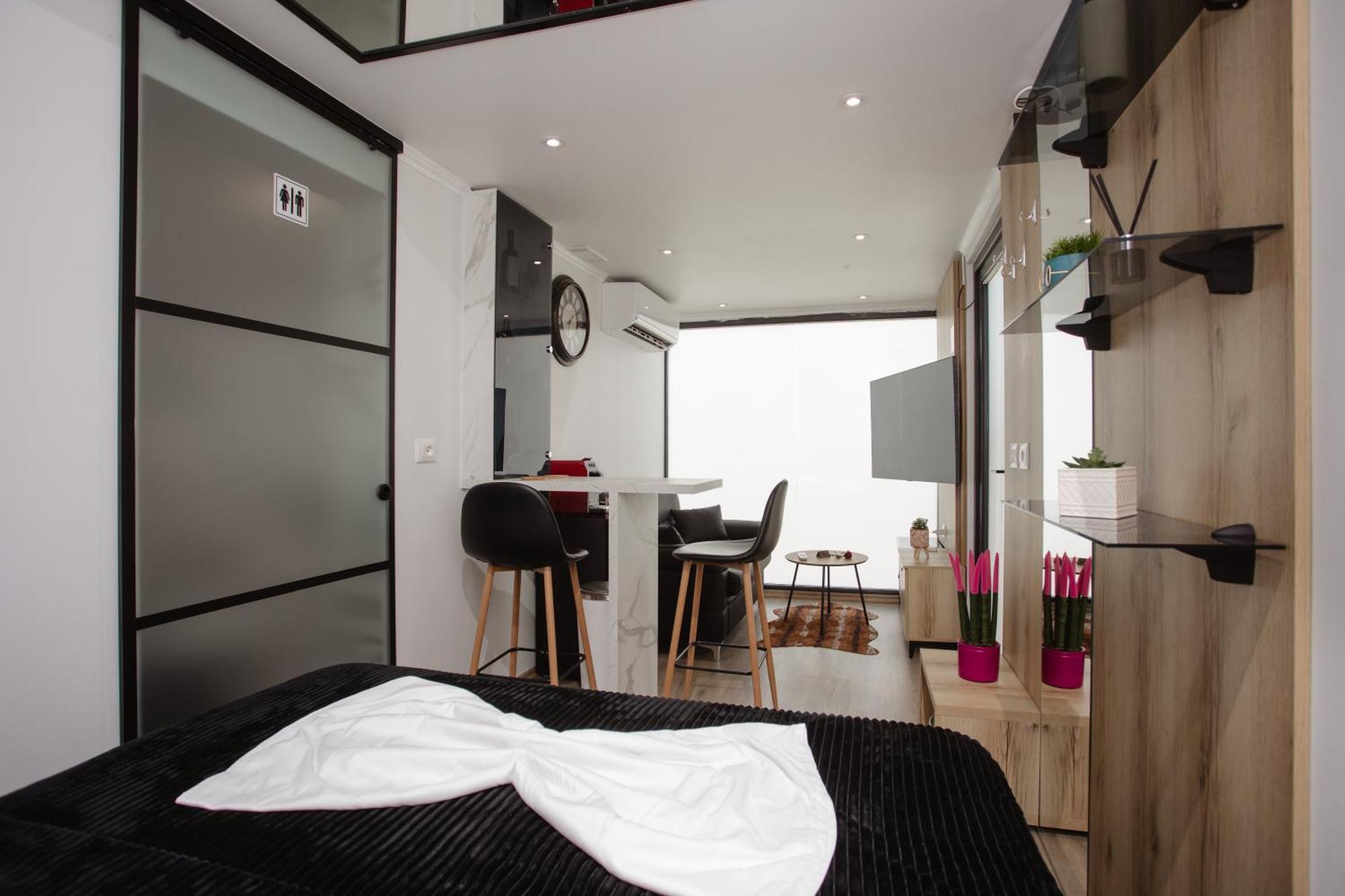 446 Tiny House Shiroke Villa Exteriör bild