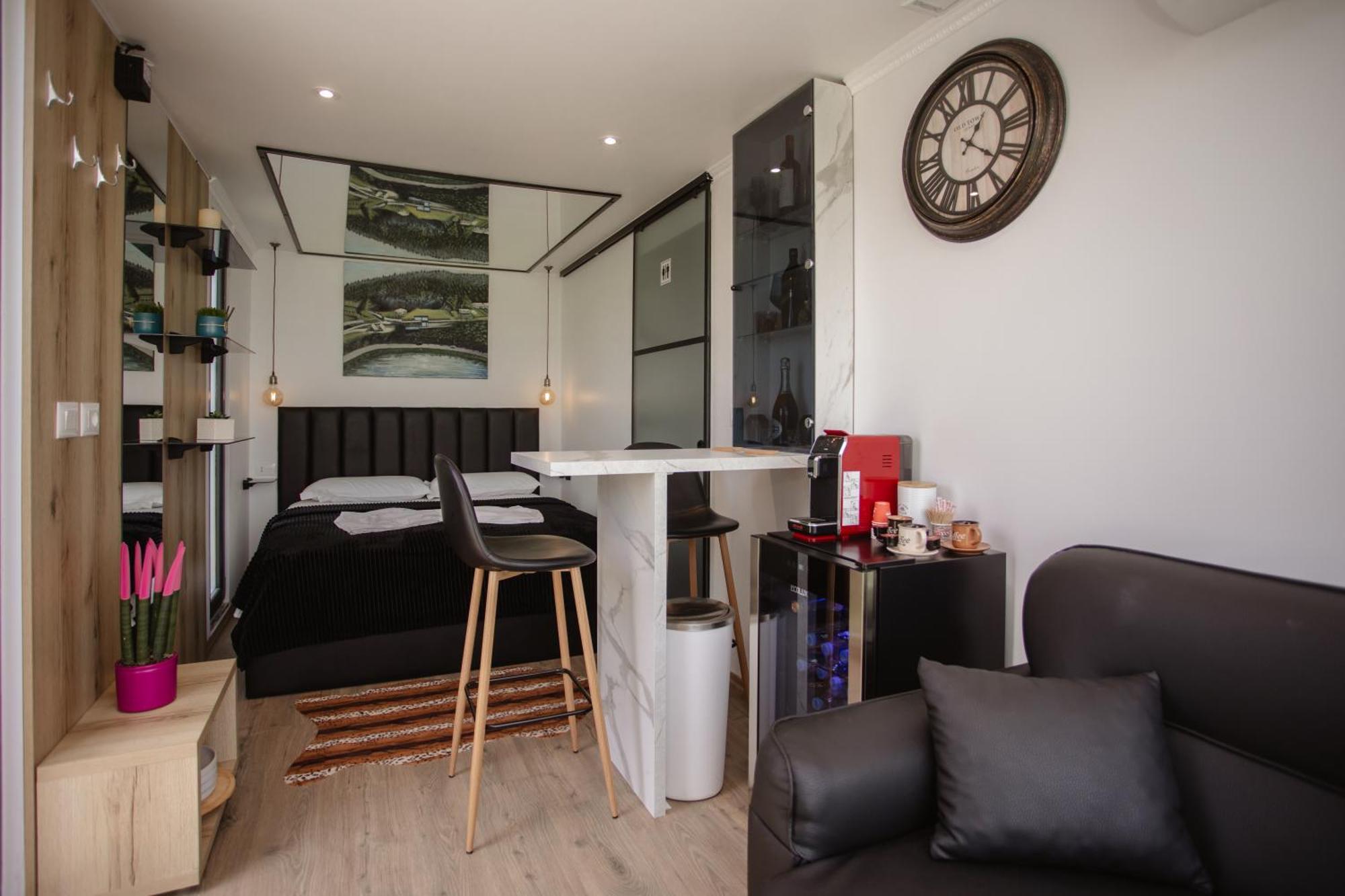 446 Tiny House Shiroke Villa Exteriör bild
