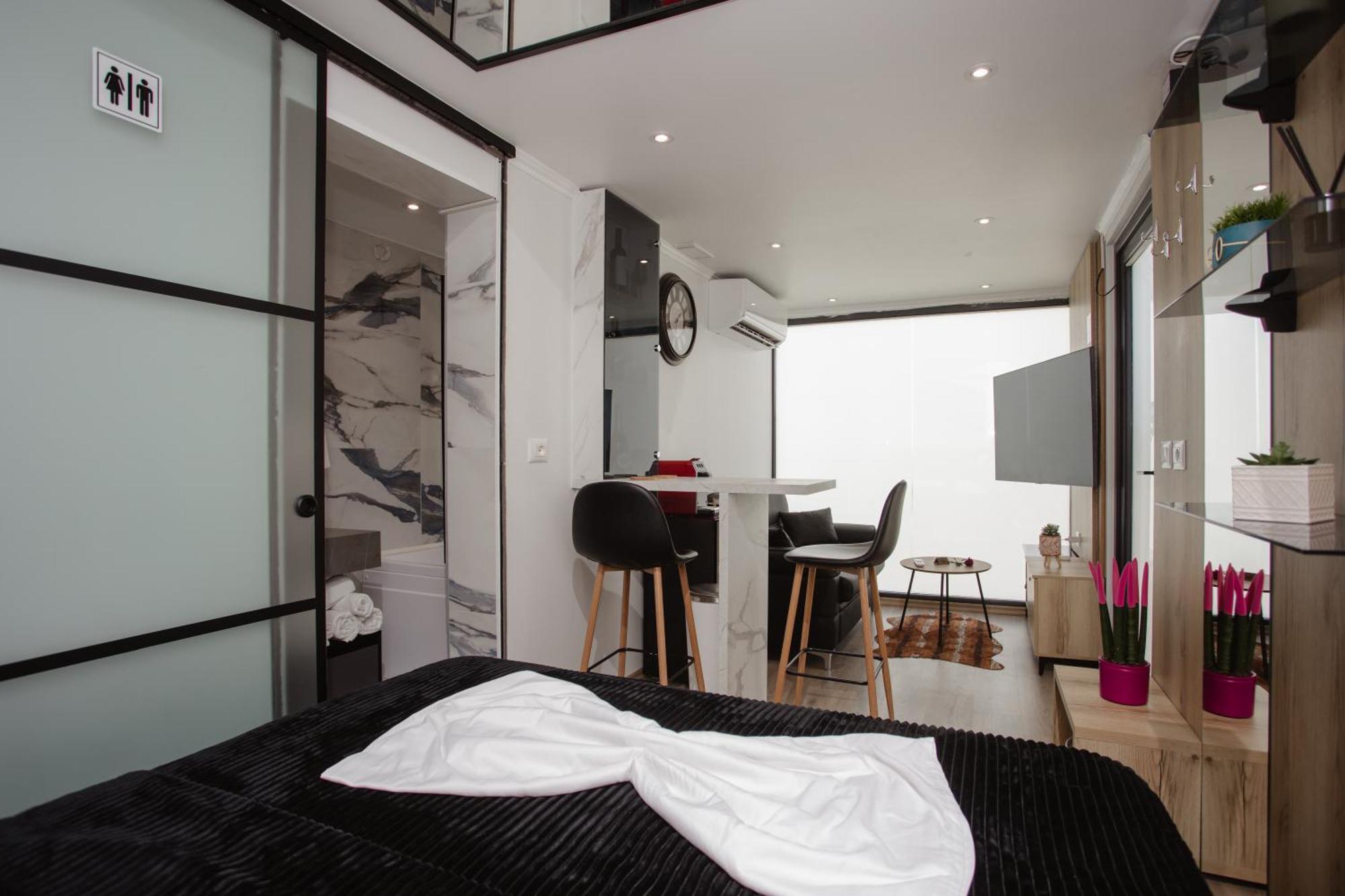446 Tiny House Shiroke Villa Exteriör bild