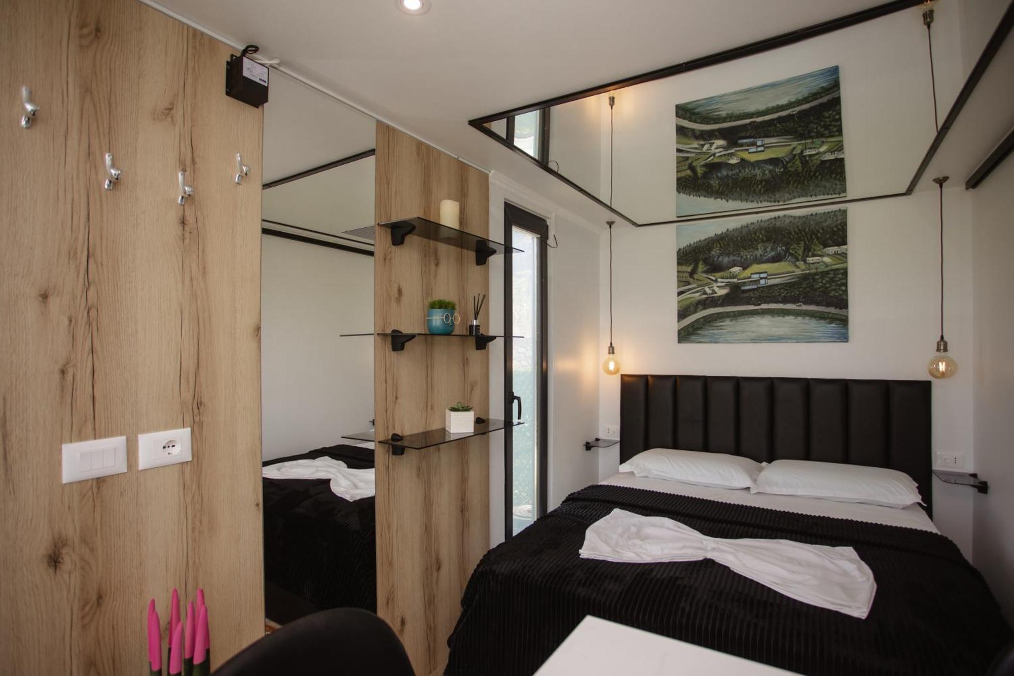 446 Tiny House Shiroke Villa Exteriör bild