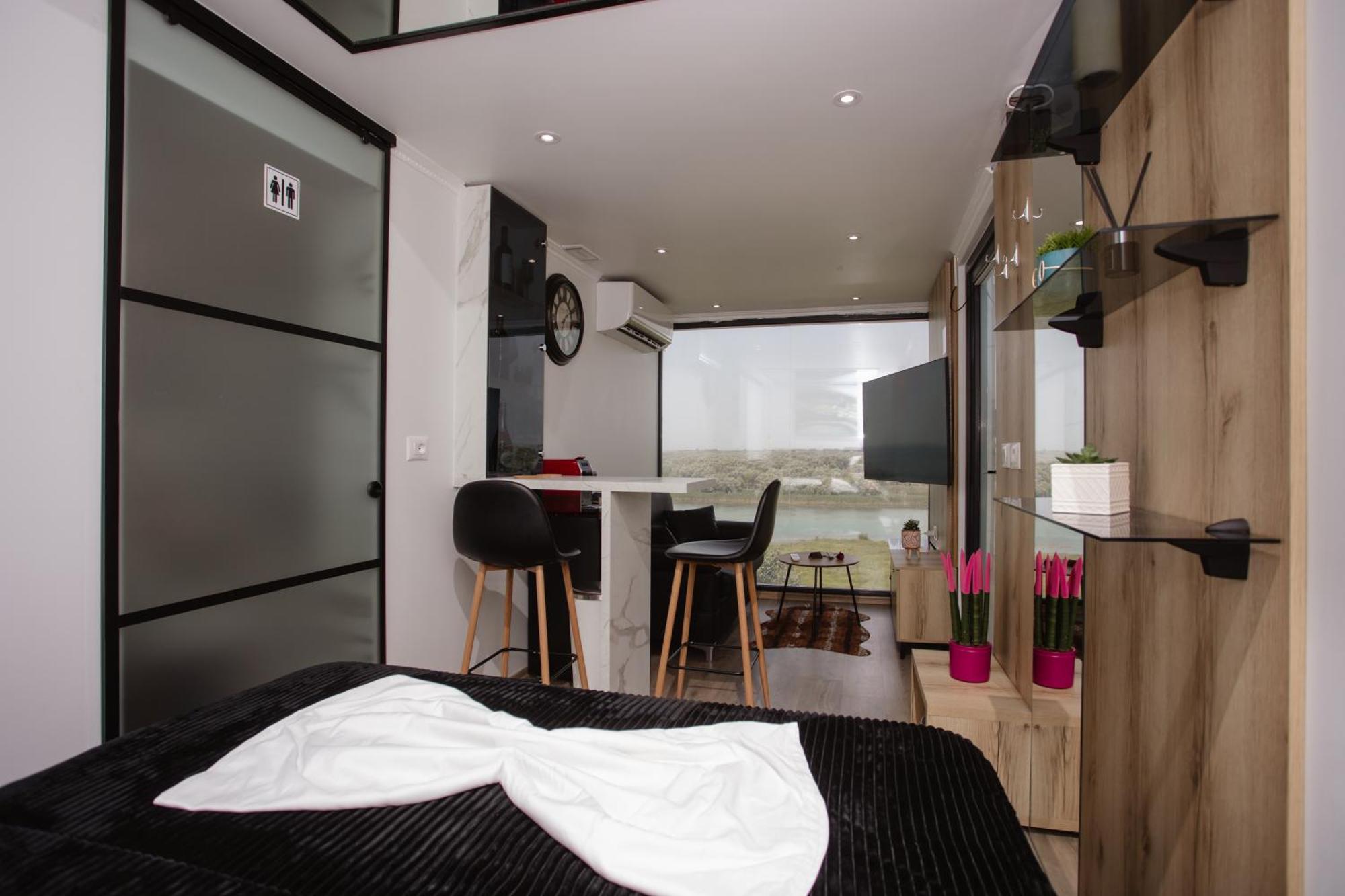 446 Tiny House Shiroke Villa Exteriör bild